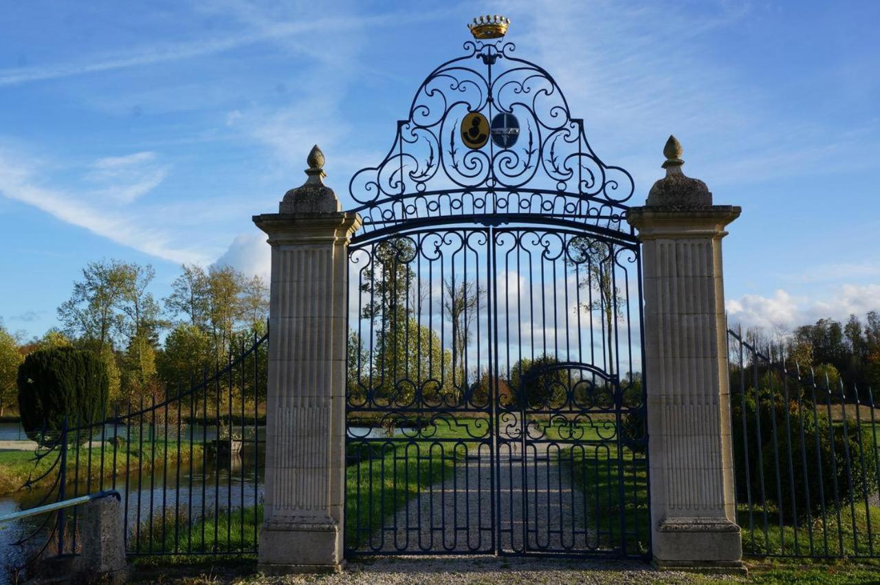Chateau De Vitry-La-Ville Exteriör bild