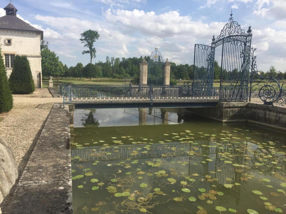 Chateau De Vitry-La-Ville Exteriör bild
